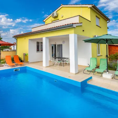 Amazing In Valbandon With Wifi Ferienhaus Fondole