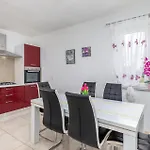 Four-bedroom In Valbandon