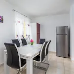 Four-bedroom In Nyaraló