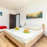 Four-bedroom In Nyaraló Valbandon