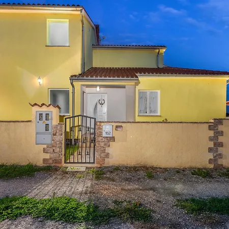 Four-bedroom In Nyaraló
