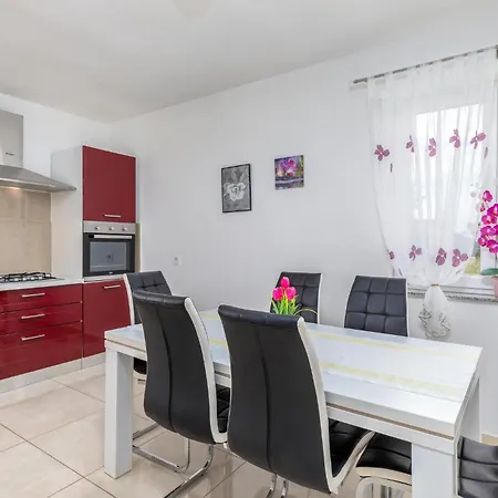 Four-bedroom In Valbandon