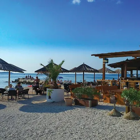 Amazing In Valbandon With Wifi