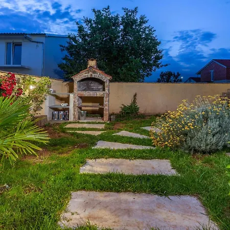 Nyaraló Four-bedroom In Valbandon
