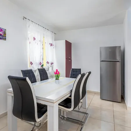 Four-bedroom In Vakantiehuis