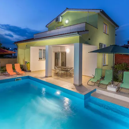 Four-bedroom In Nyaraló *